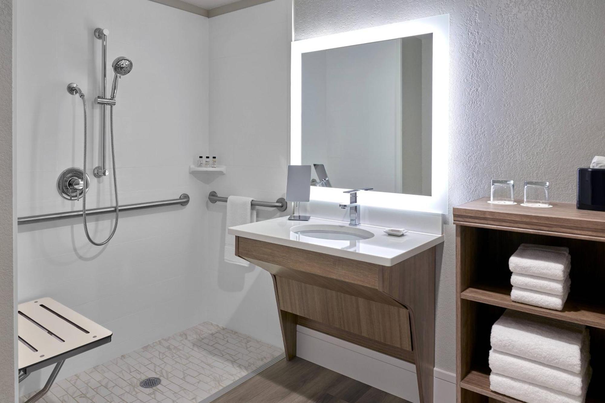 Delta Hotels By Marriott Chicago Willowbrook Εξωτερικό φωτογραφία